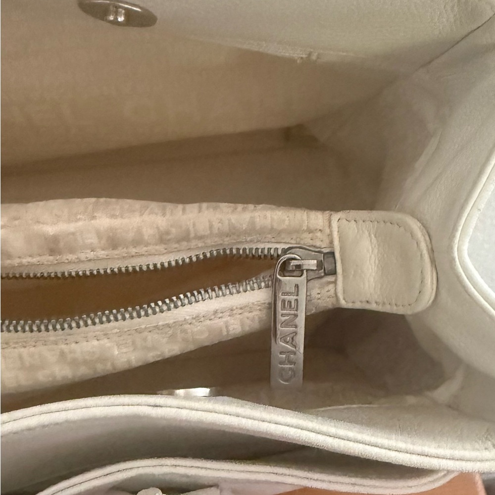 CHANEL 2.55 Off White Cerf Executive Caviar Leather Handbag-Large Tote - Picture 15 of 15